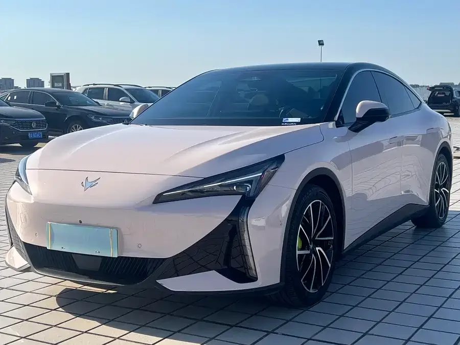 ARCFOX Alpha S5 Alpha S5 2025 560MAX 185kW 2025 — фото 1, купить с доставкой в Москву