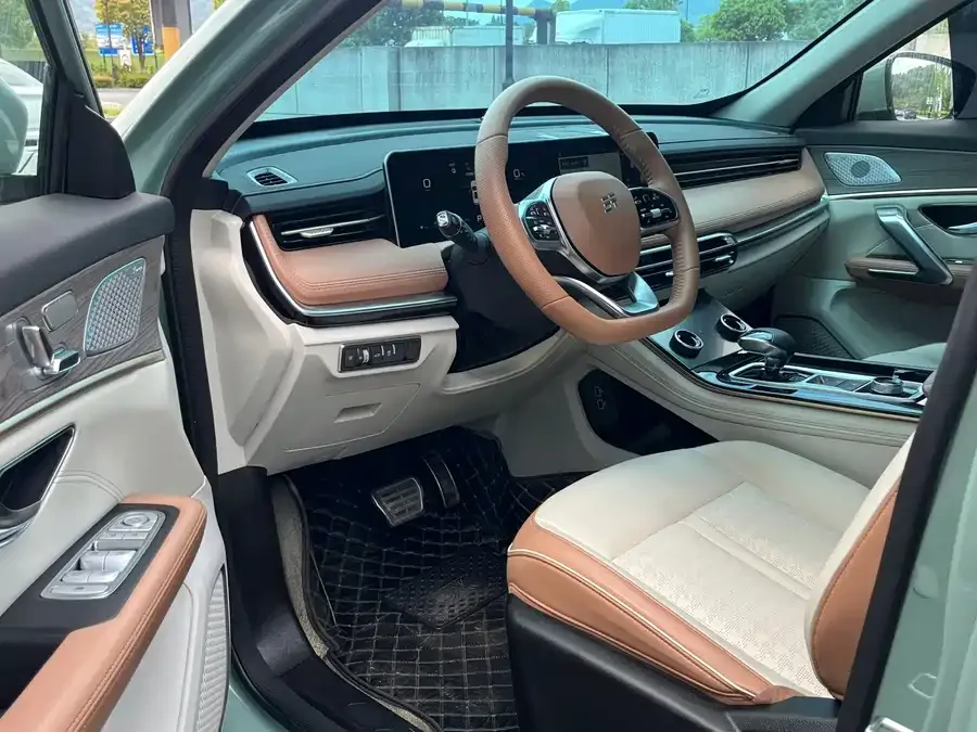 Jetour X70 C-DM JETOUR X70 C-DM 2024 Yuanhang Edition PRO 7 Seaters 2024 — миниатюра 2