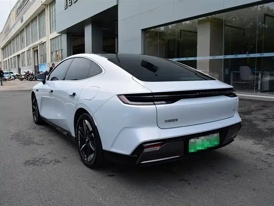 Geely Galaxy E8 Galaxy E8 2024 550km RWD Longteng Edition 2024 — миниатюра 2