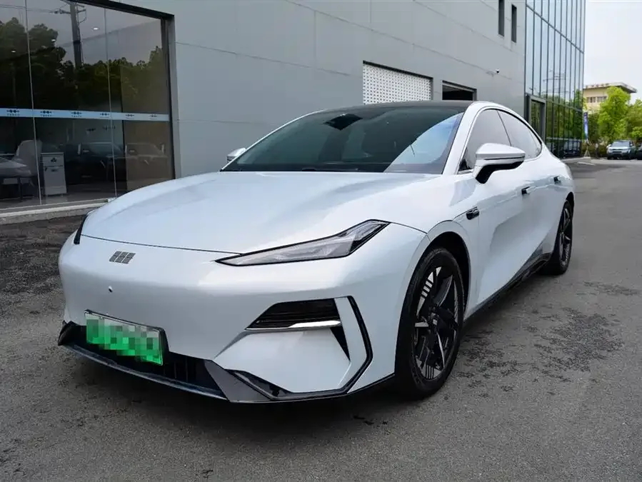 Geely Galaxy E8 Galaxy E8 2024 550km RWD Longteng Edition 2024 — фото 1, купить с доставкой в Москву