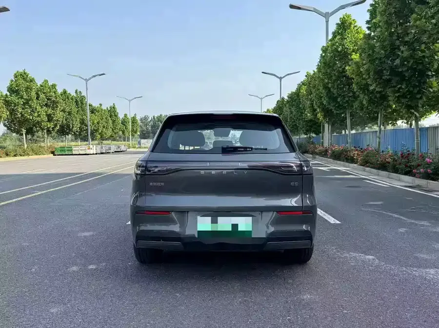 Geely Galaxy E5 Galaxy E5 2024 440km Explorer Edition 2025 — миниатюра 3
