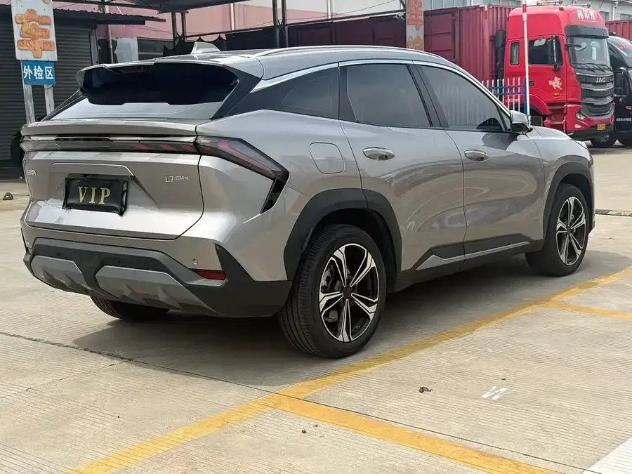 Geely Galaxy L7 Galaxy L7 2025 EM-i 115km Exploration+ Edition 2025 — миниатюра 2