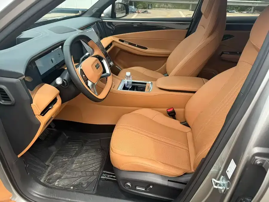 Geely Galaxy L7 Galaxy L7 2025 EM-i 115km Exploration+ Edition 2025 — миниатюра 3