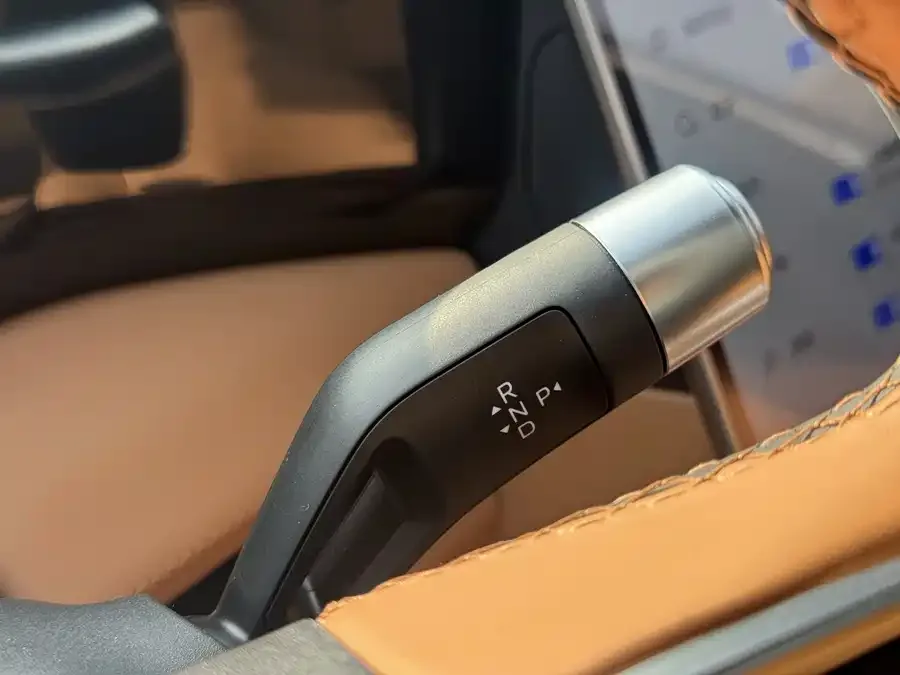 Geely Galaxy L7 Galaxy L7 2025 EM-i 115km Exploration+ Edition 2025 — миниатюра 4