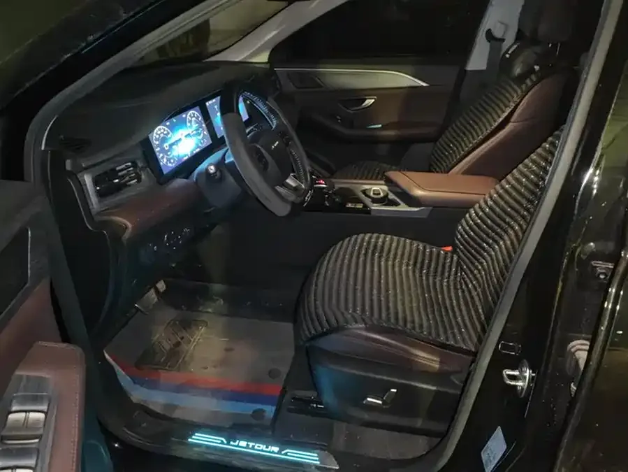 Jetour X90 PLUS JETOUR X90 PLUS 2024 1.6TD DCT Villa PRO 7 Seaters 2024 — миниатюра 3