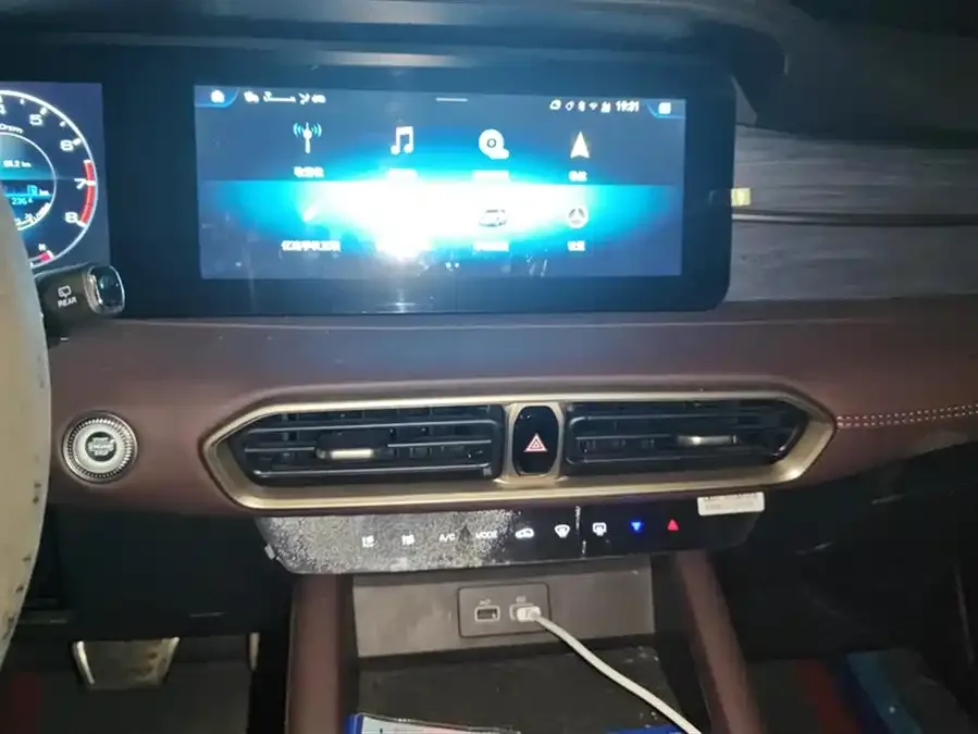 Jetour X90 PLUS JETOUR X90 PLUS 2024 1.6TD DCT Villa PRO 7 Seaters 2024 — миниатюра 4