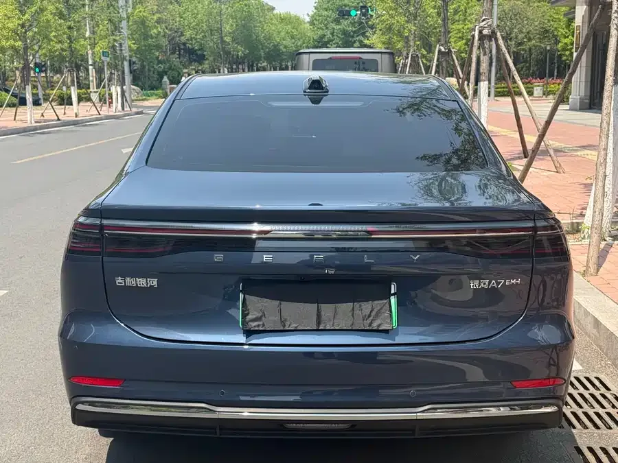 Geely Galaxy A7 Galaxy A7 2025 EM-i 150km Starship Edition 2025 — миниатюра 2
