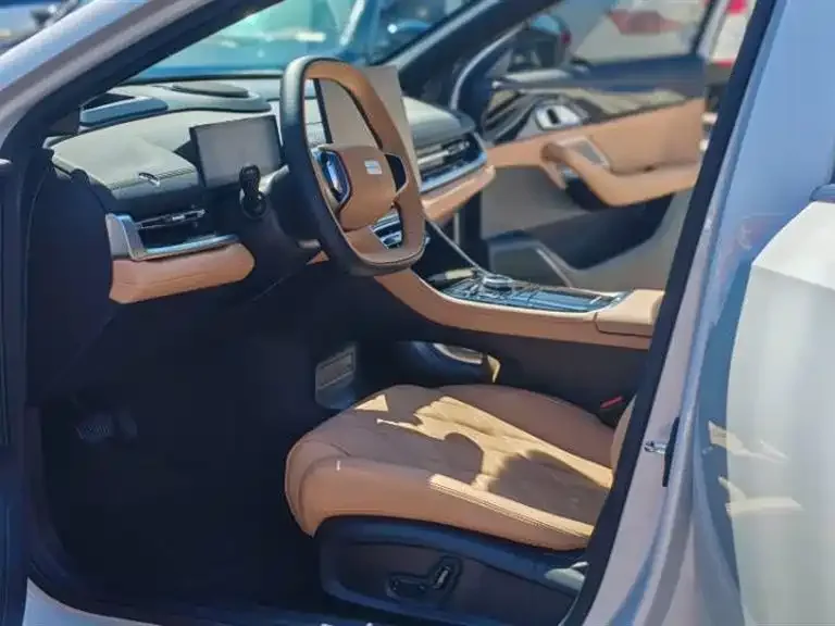 Geely Galaxy A7 Galaxy A7 2025 EM-i 150km Explorer+ Edition 2025 — миниатюра 2