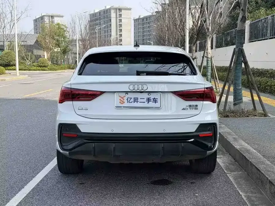 Audi Q3 Sportback 2021 40 TFSI Advanced Life Edition 2022 — миниатюра 2