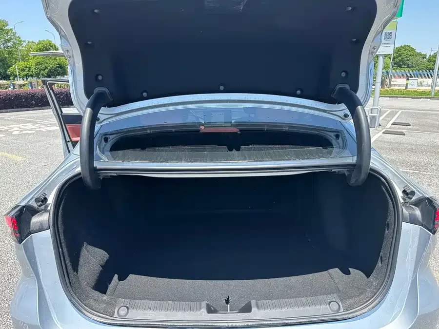 Geely Galaxy L6 Galaxy L6 2025 EM-i 140km Starship Edition 2025 — миниатюра 4