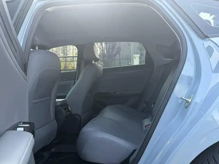 Geely Galaxy L6 Galaxy L6 2025 EM-i 140km Exploration+ Edition 2025 — миниатюра 2
