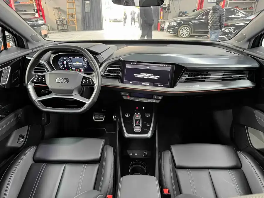 Audi Q4 e-tron 2023 40 e-tron Creative Edition 2024 — миниатюра 3