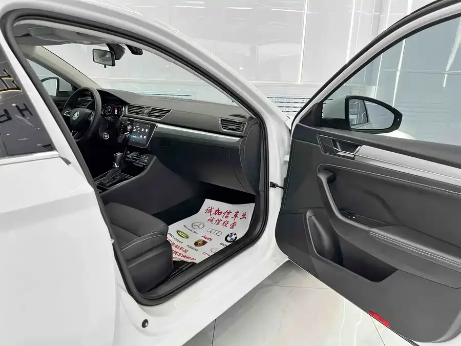 Skoda SuperB Super 2022 TSI280 DSG Exclusive Edition 2023 — миниатюра 4