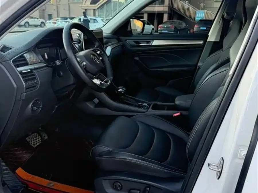 Skoda Kodiaq Kodiaq 2022 facelift TSI330 5-seater 2WD luxury version 2022 — миниатюра 3