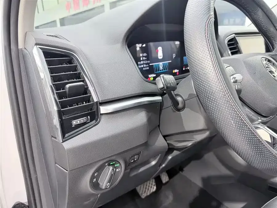 Skoda Karoq Korok 2022 TSI280 Exclusive Edition 2023 — миниатюра 4