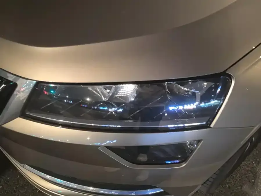 Skoda Karoq Korok 2022 TSI280 Premium Edition 2022 — миниатюра 2