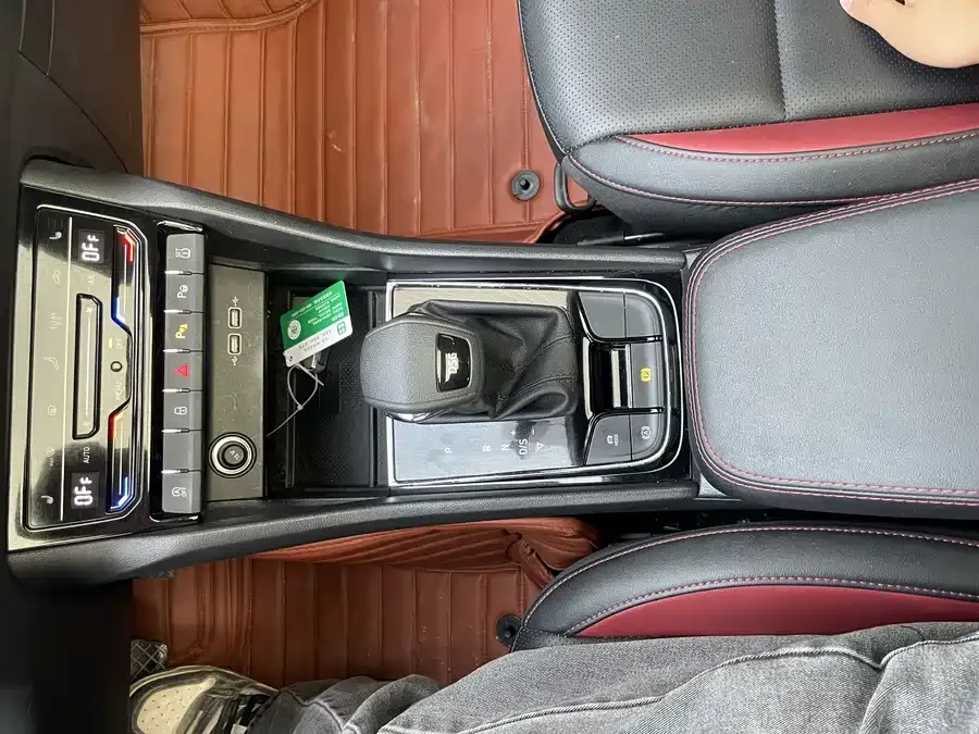 Skoda Karoq Korok 2023 TSI280 Luxury Edition 2023 — миниатюра 3