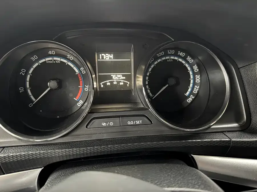 Skoda Kamiq 2023 Kamiq facelift 1.5L automatic comfort version 2023 — миниатюра 2