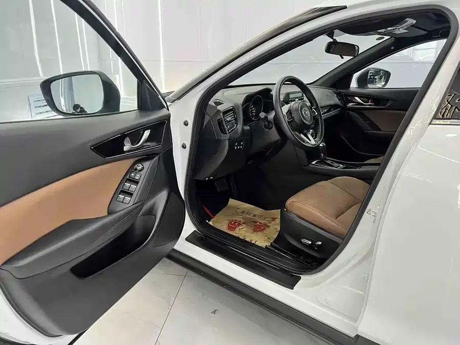 Mazda CX-4 2021 2.0L Automatic 2WD Blue Sky Vitality Edition 2023 — миниатюра 3