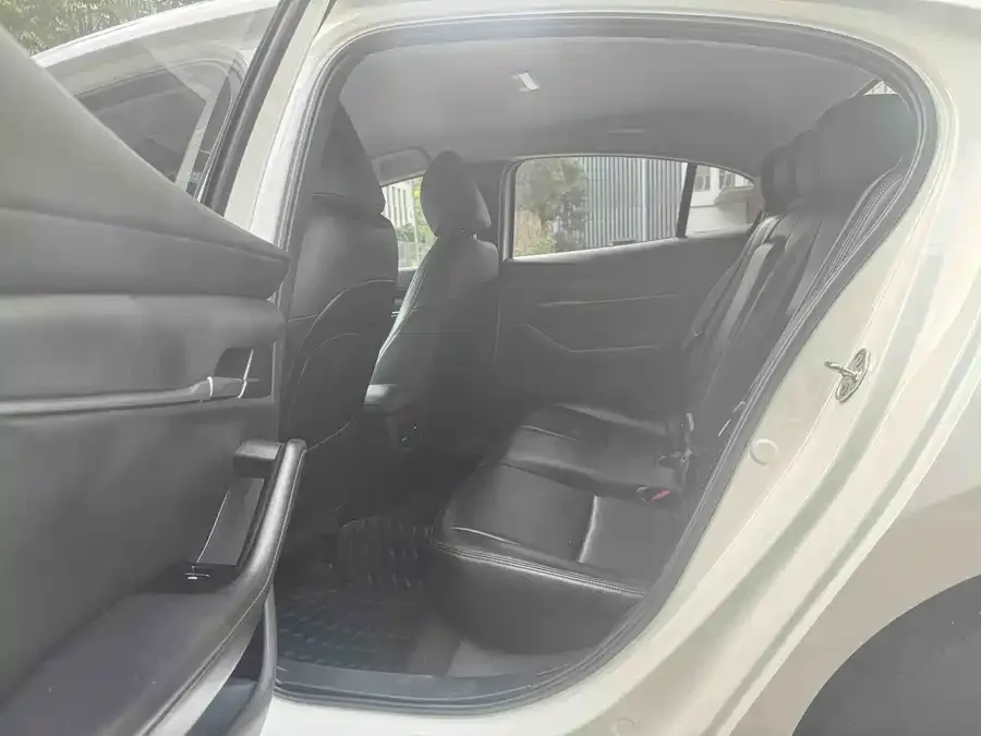Mazda Axela Mazda 3 Angkesaila 2023 2.0L Automatic Quality Edition 2023 — миниатюра 3