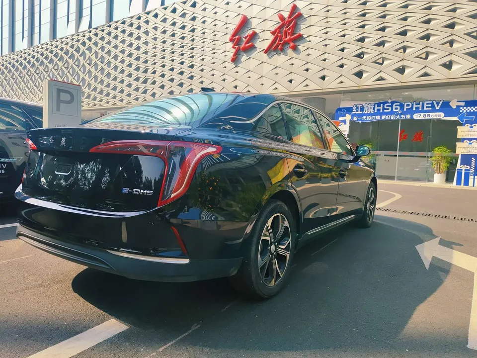 Hongqi E-QM5 450KM Travel Edition 100kW 2024 — миниатюра 2