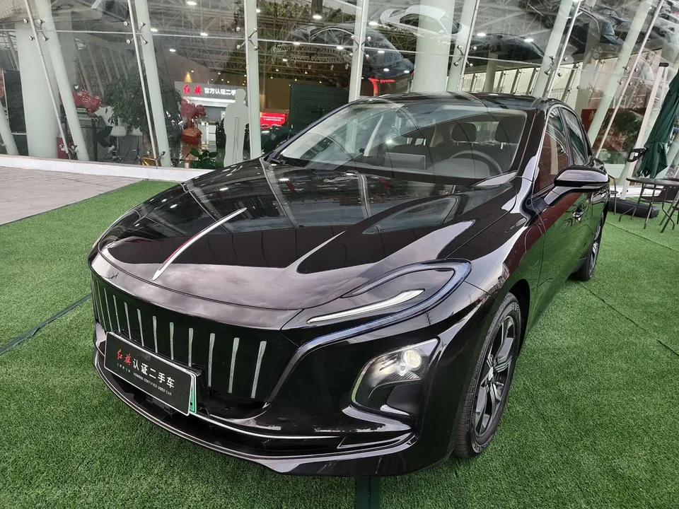 Hongqi E-QM5 Basic Travel Edition 2024 — фото 1, купить с доставкой в Москву
