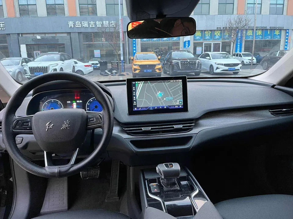 Hongqi E-QM5 450KM Travel Edition 100kW 2024 — миниатюра 3
