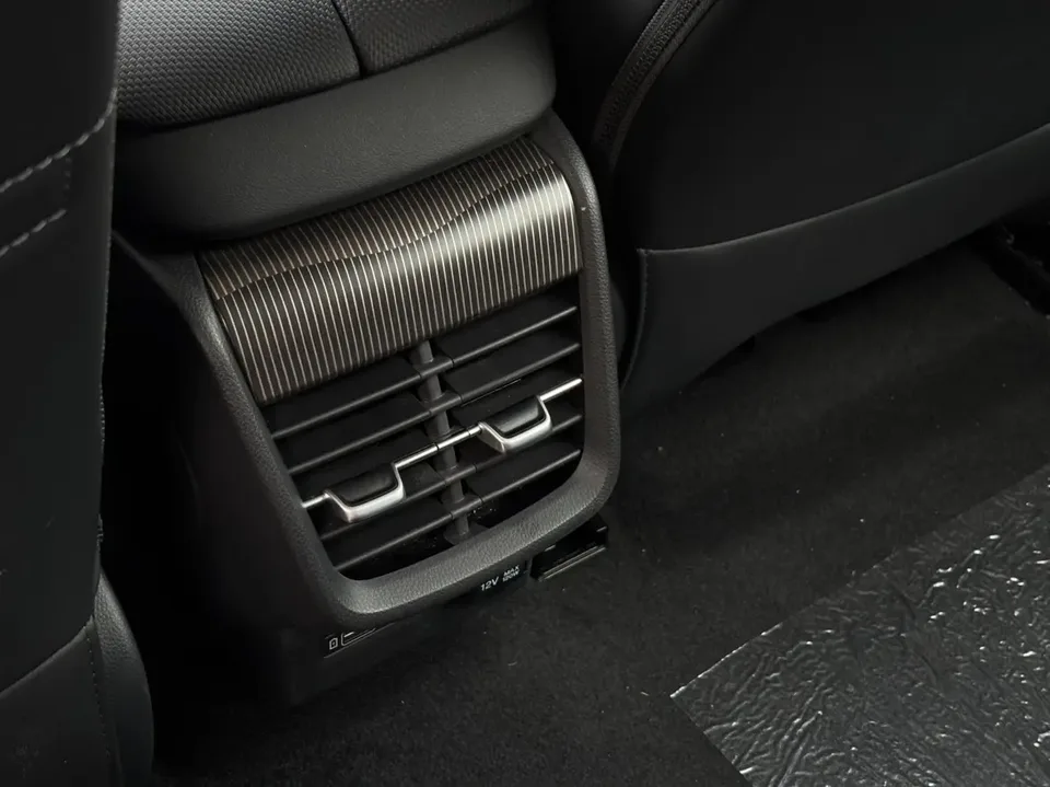 Hongqi E-QM5 facelift basic travel version 2024 — миниатюра 3