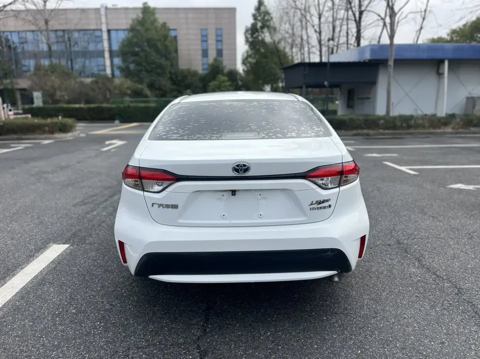 Toyota Levin 2022 Corolla Hybrid 1.8H E-CVT Progressive Edition 2022 — миниатюра 2