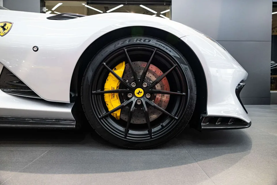 Ferrari 812 Ferrari 812 2021 812 Competizione 2024 — миниатюра 5