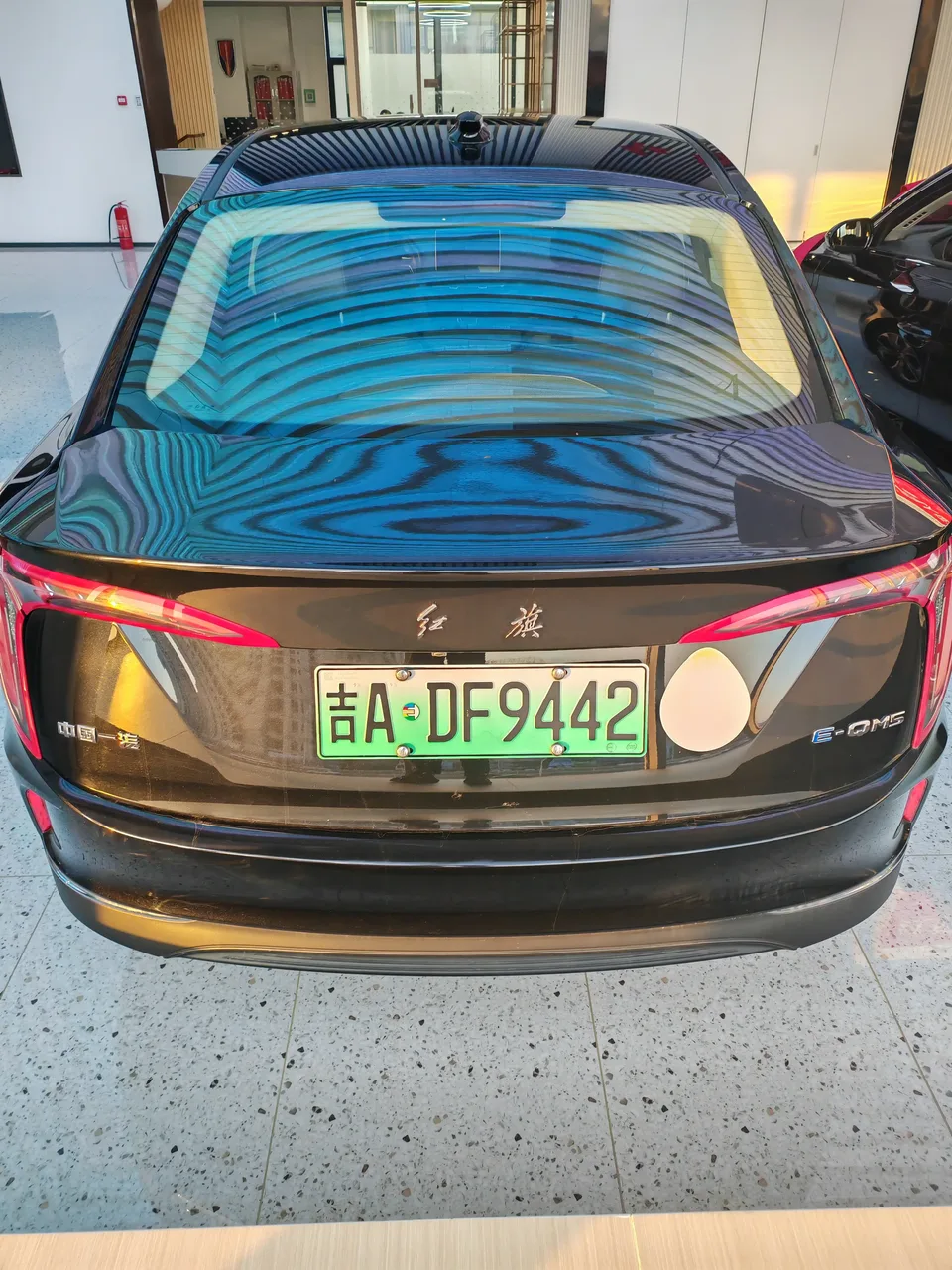 Hongqi E-QM5 facelift basic travel version 2023 — миниатюра 2