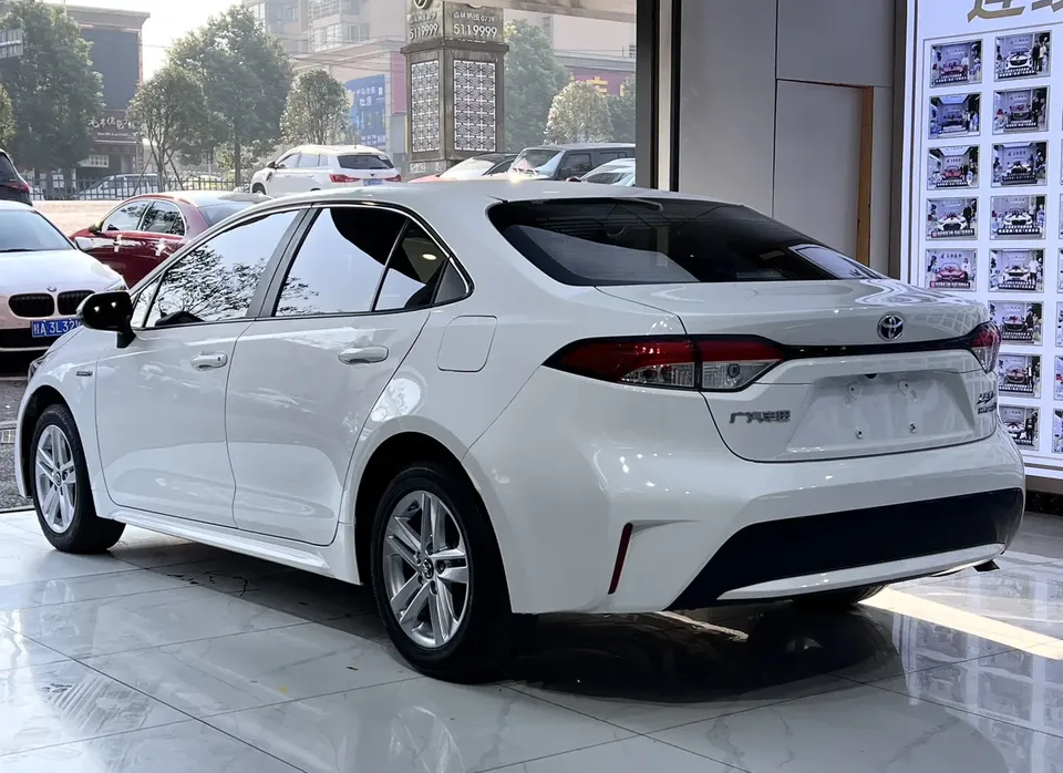 Toyota Levin 2022 Corolla Hybrid 1.8H E-CVT Progressive Edition 2022 — миниатюра 2