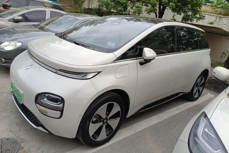 Baojun Clouds 460 Max Lingxi Edition 2024 — фото 1, купить с доставкой в Москву