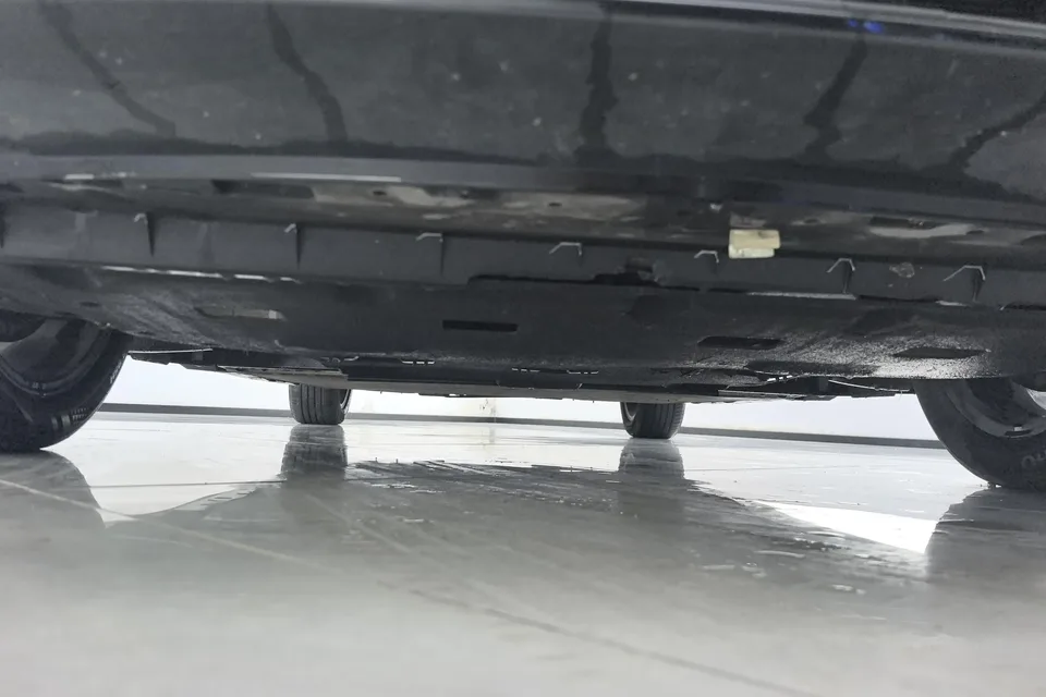 Hongqi E-QM5 facelift basic travel version 2023 — миниатюра 3