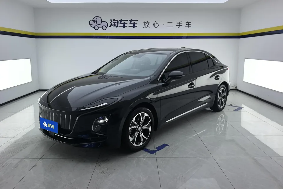 Hongqi E-QM5 facelift basic travel version 2023 — фото 1, купить с доставкой в Москву