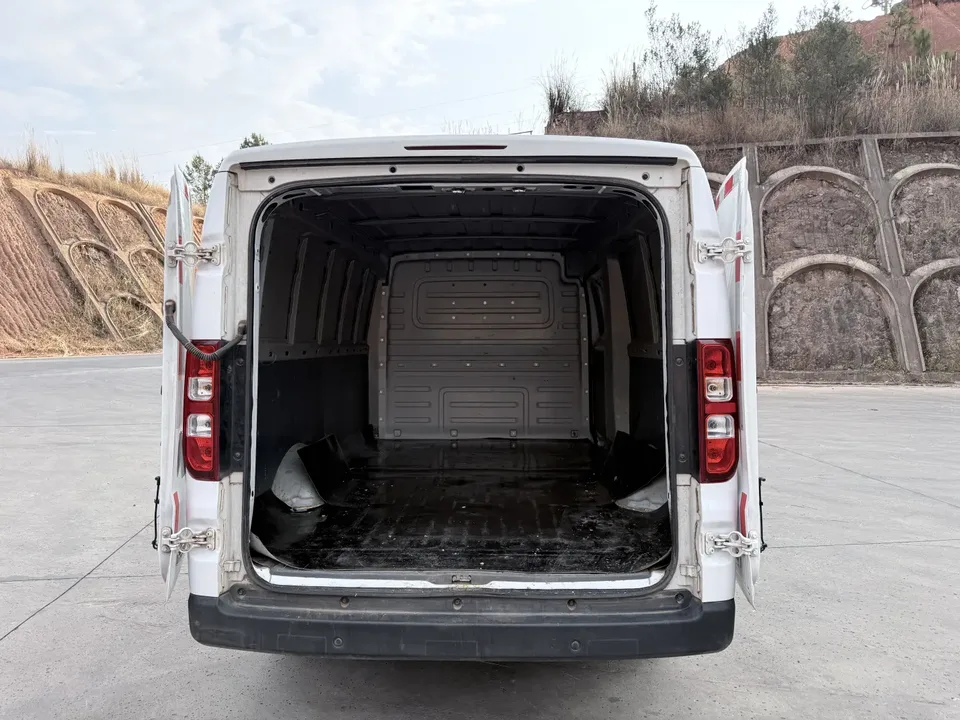 Wuling Yangguang 300km Practical Window Edition 60kW 2024 — миниатюра 5
