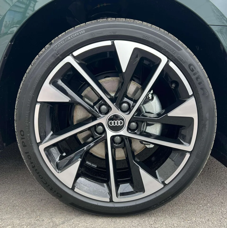 Audi A3 Audi A3 2025 facelift A3L Limousine 35 TFSI Flying Spur Premium Edition 2026 — миниатюра 4