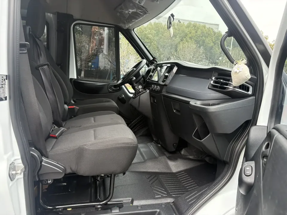 Jiangling Fushun SAVANA 2011 5.3L Automatic 4WD 7 Seats Original Customized Edition 2025 — миниатюра 4