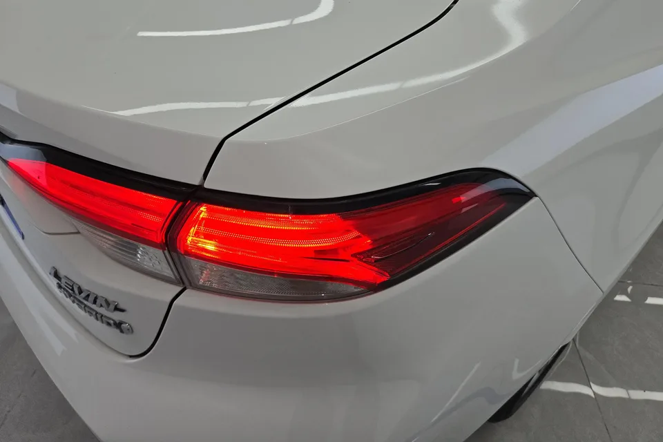 Toyota Levin 2022 Corolla Hybrid 1.8H E-CVT Progressive Edition 2023 — миниатюра 3