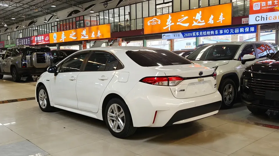 Toyota Levin 2021 Corolla Hybrid 1.8H E-CVT Luxury Edition 2022 — миниатюра 2