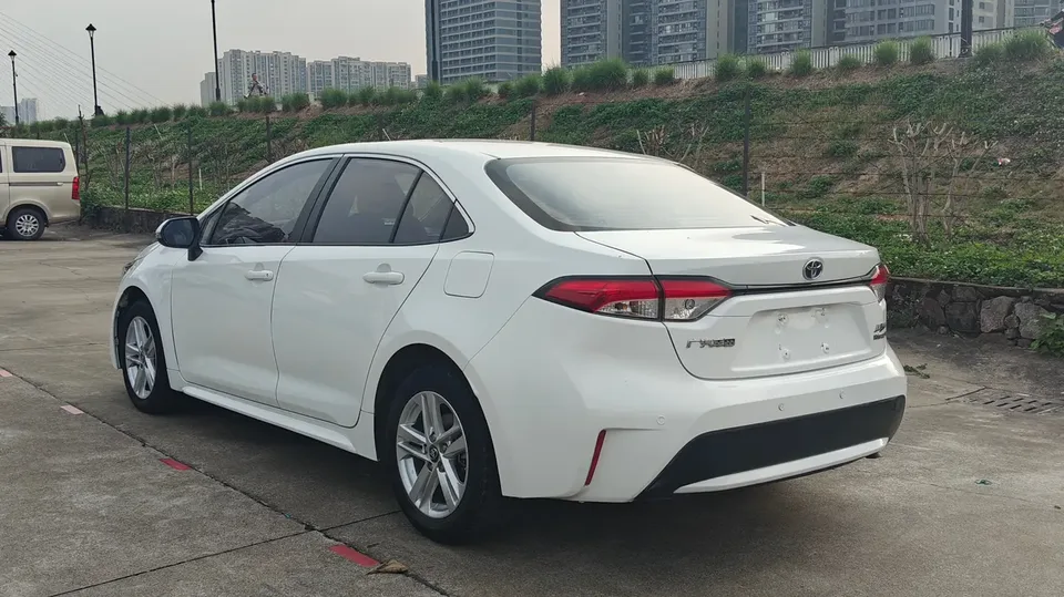 Toyota Levin 2021 Corolla Hybrid 1.8H E-CVT Luxury Edition 2022 — миниатюра 3