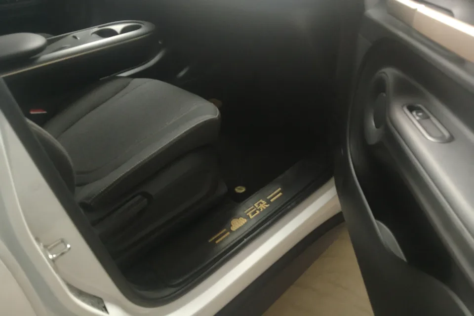 Baojun Clouds 460 Plus Operation Exclusive Edition 2024 — миниатюра 5