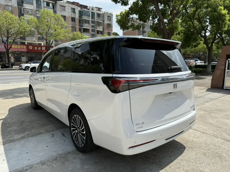 Buick GL8 2.0T Automatic Front-Wheel Drive 7-Seater Factory Custom Edition 2025 — миниатюра 4