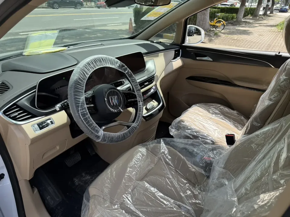 Buick GL8 2.0T Automatic Front-Wheel Drive 7-Seater Factory Custom Edition 2025 — миниатюра 5