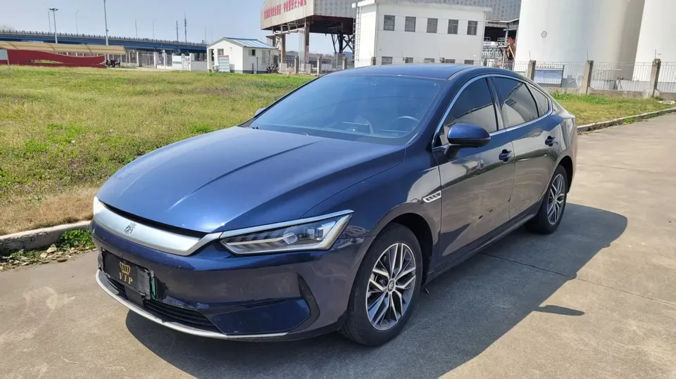 BYD Qin PLUS EV Champion Edition 420KM Beyond Edition 2023 — фото 1, купить с доставкой в Москву