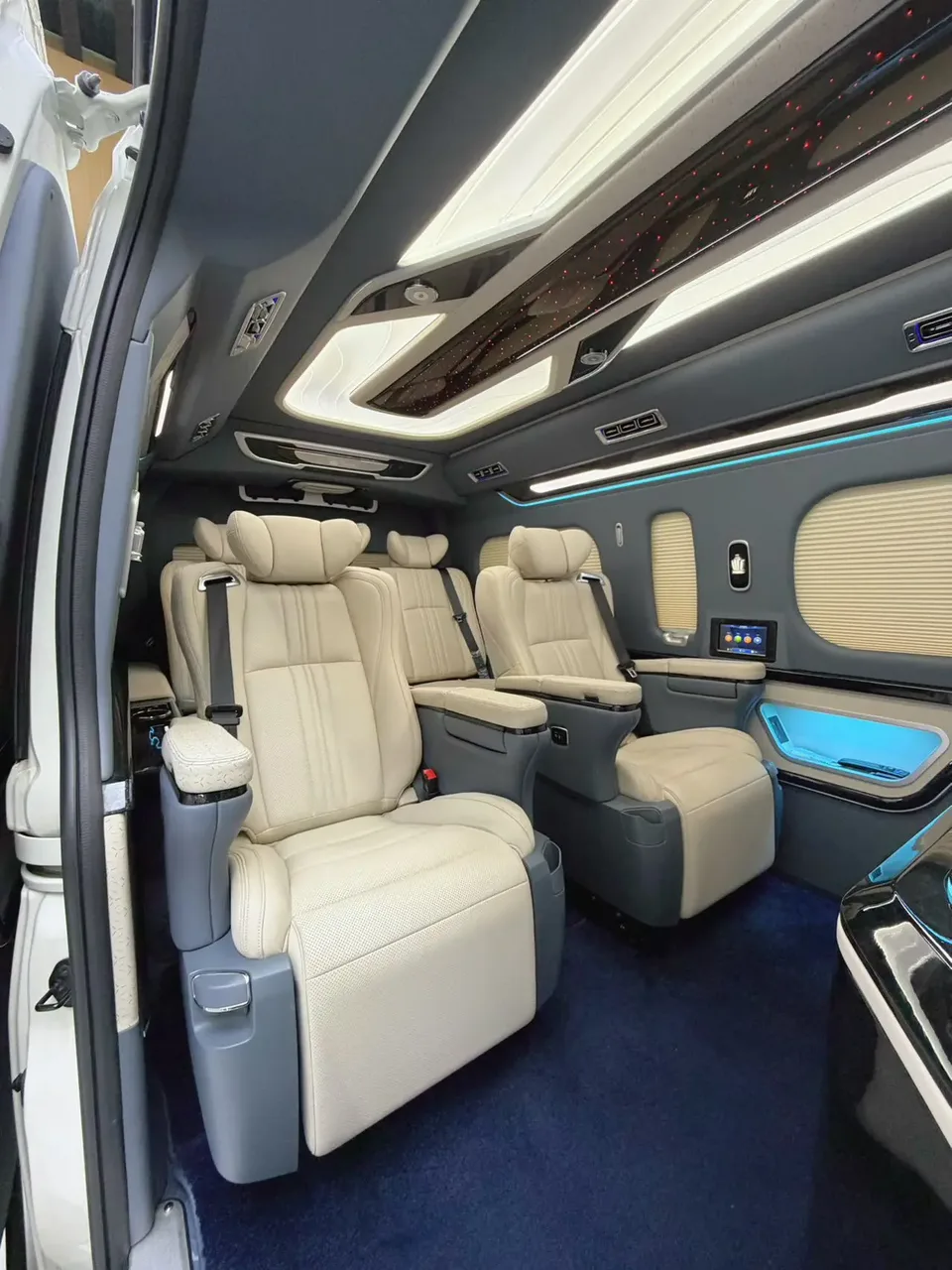 Toyota HIACE VAN 3.5L Automatic Rear-wheel Drive 7-seater Original Custom Edition 2025 — миниатюра 5