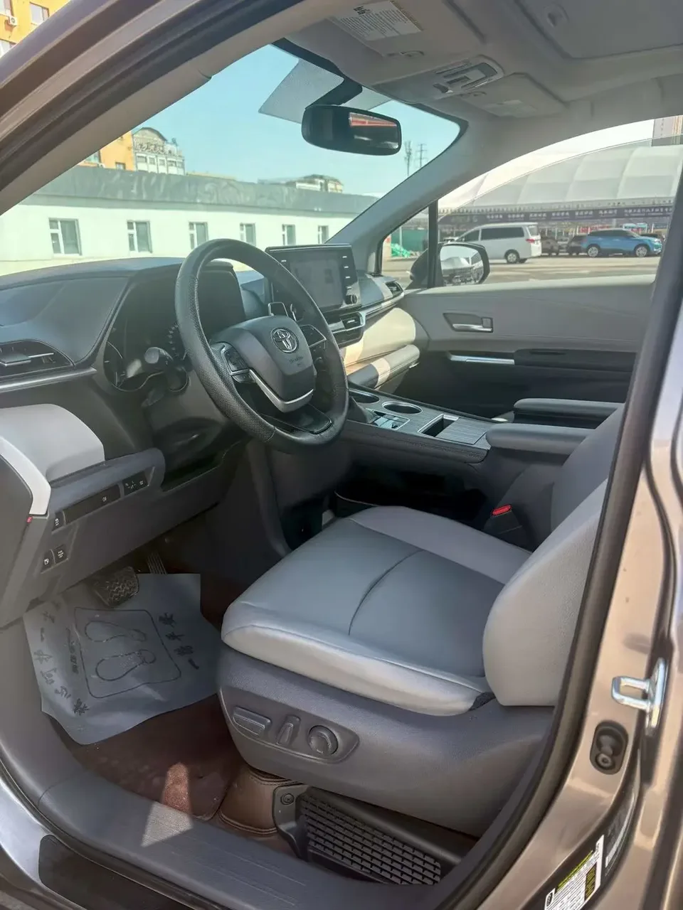 Toyota Sienna 240PS PURE Edition National VI 2023 — миниатюра 5