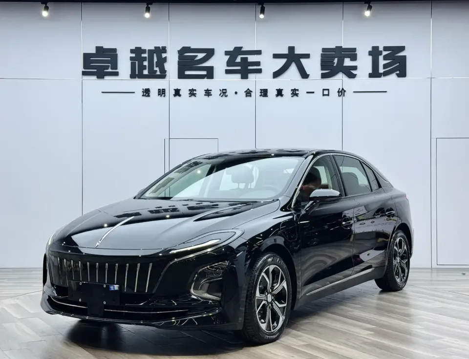 Hongqi E-QM5 facelift basic travel version 2024 — фото 1, купить с доставкой в Москву