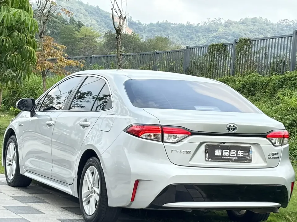 Toyota Levin 2022 Lelink Dual Engine 1.8H E-CVT Luxury Edition 2022 — миниатюра 2