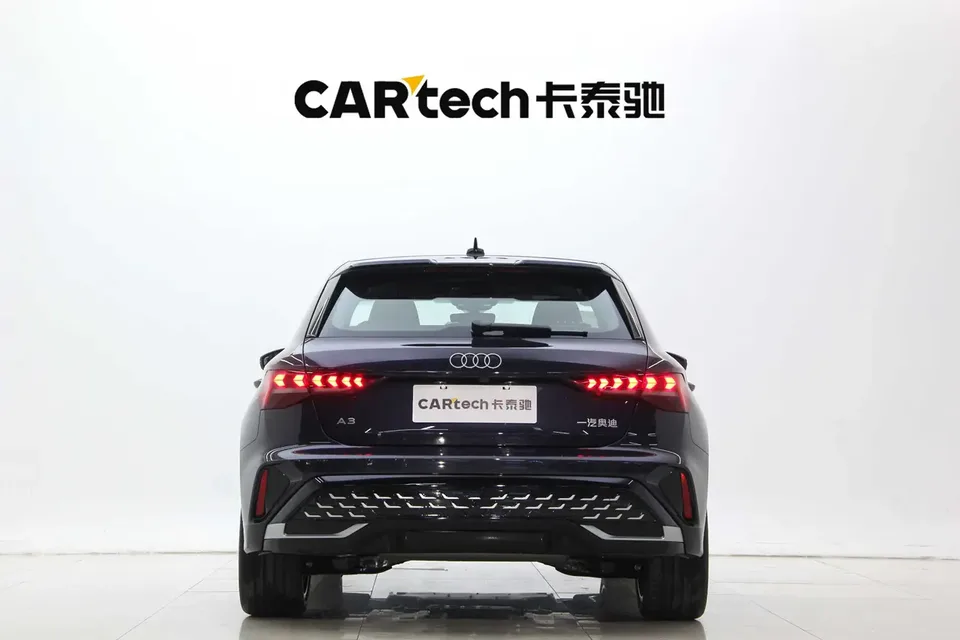 Audi A3 Audi A3 2025 Sportback 35 TFSI Flying Spur Premium Edition 2026 — миниатюра 2